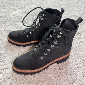 EUC Marc Fisher Izzie 2 Lace-up Embossed Leather Ankle Boots with Lug So…